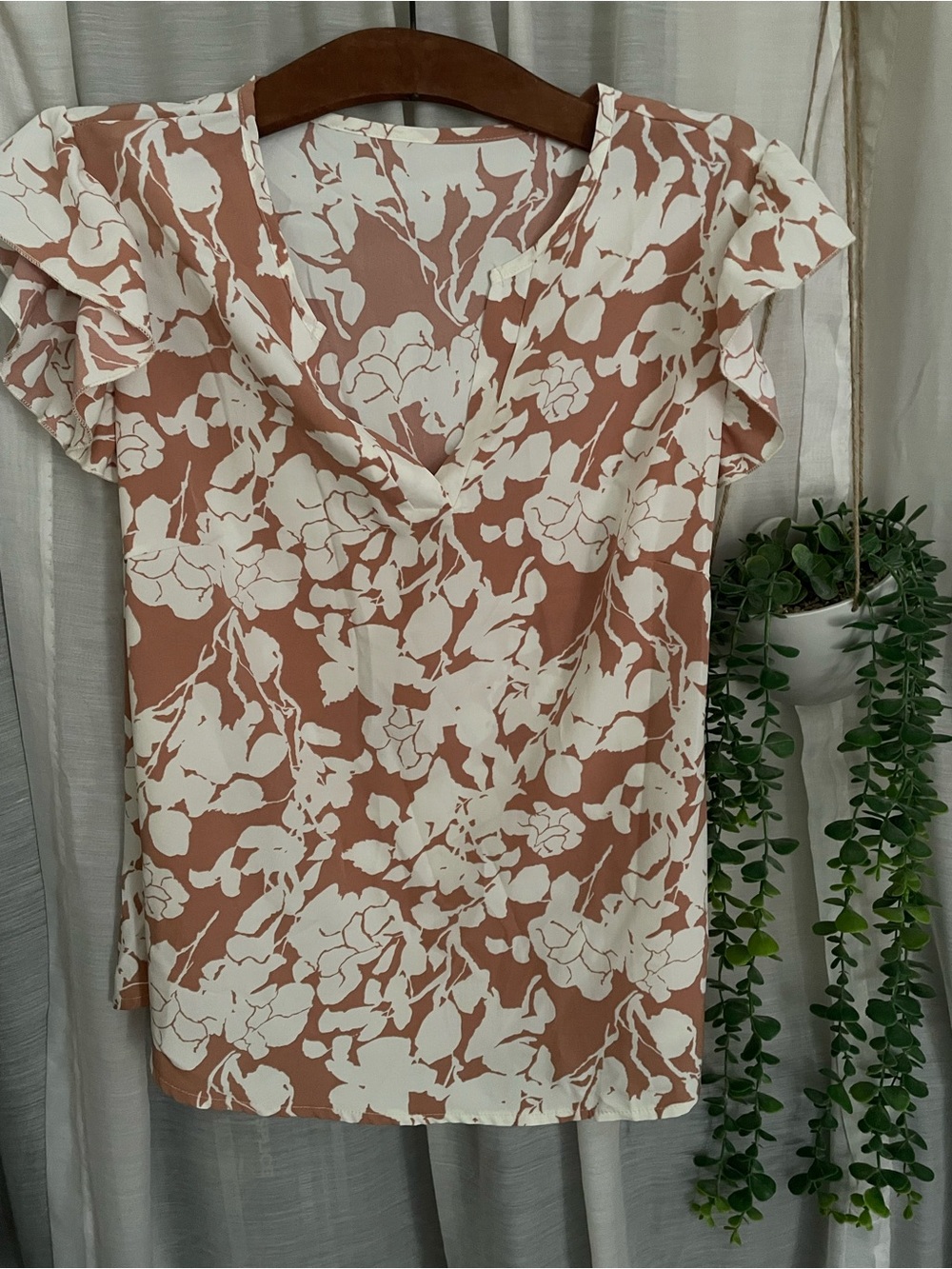 SHEIN Cream Floral Flutter Sleeve Blouse